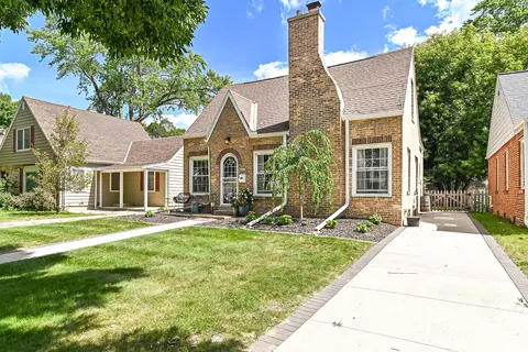 4848 N Elkhart, Whitefish Bay, WI 53217