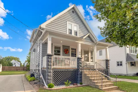 1820 E Cora #1814, Saint Francis, WI 53235