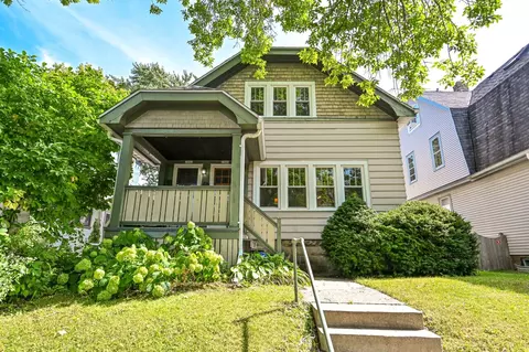 2944 N Cambridge, Milwaukee, WI 53211