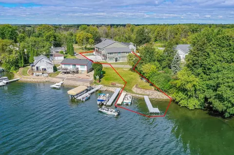 7134 N Tichigan, Waterford, WI 53185