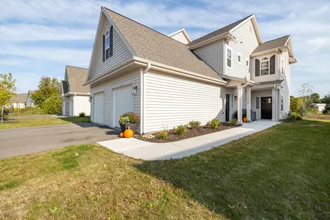 1865 Woodland #421-3, Slinger, WI 53086