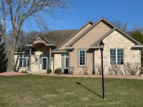 w300n1578 Timberbrook, Delafield, WI 53072
