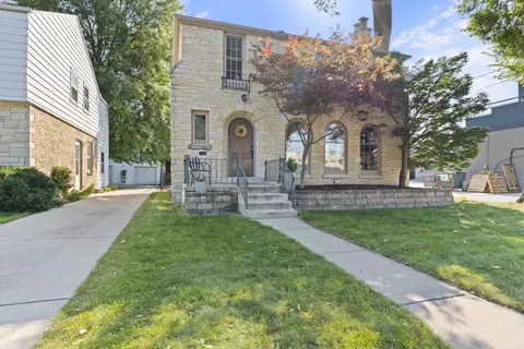 2320 N 89th, Wauwatosa, WI 53226