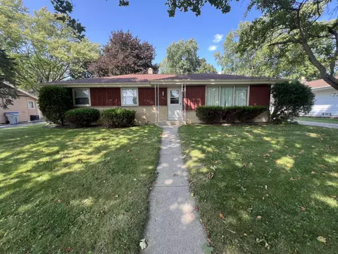 8800 W Dogwood, Milwaukee, WI 53224