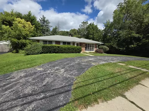 527 W Wisconsin, Pewaukee, WI 53072
