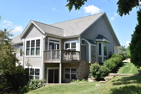 1109 High Pointe Knl, Waukesha, WI 53188