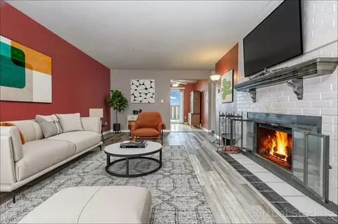 1356 Greenhedge #C7, Pewaukee, WI 53072