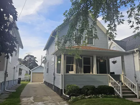 614 Huron, Manitowoc, WI 54220