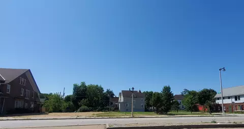 2817-2829 W North #2821, Milwaukee, WI 53208