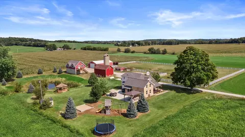 w2798 Evergreen Road, Ixonia, WI 53036
