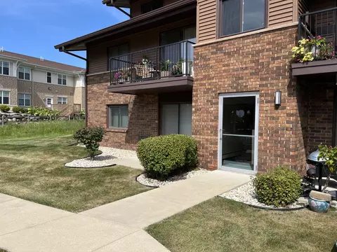 8560 W Waterford #3, Greenfield, WI 53228