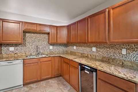 2230 W Good Hope #25, Glendale, WI 53209