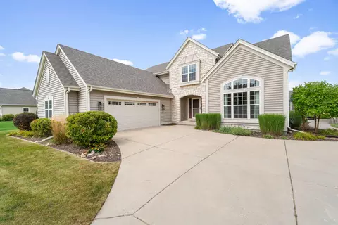 608 Prairie Hl, Mukwonago, WI 53149