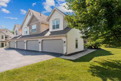 8521 S Stratford #20, Oak Creek, WI 53154