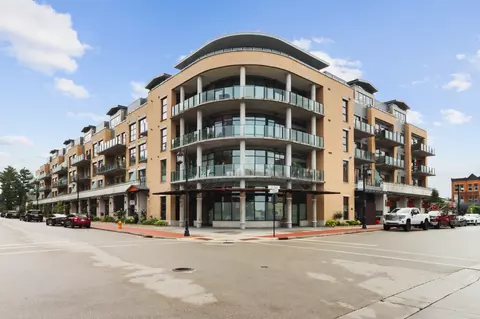 215 E Pleasant #309, Oconomowoc, WI 53066