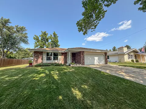1722 Sycamore, Waukesha, WI 53189