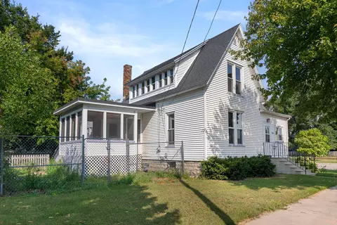 903 Wells, Marinette, WI 54143