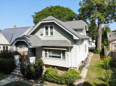 3290 S Dayfield, Milwaukee, WI 53207