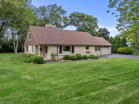 9065 N Tennyson, Bayside, WI 53217