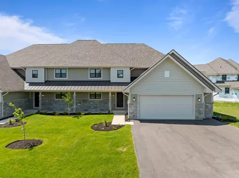 709 Greenview #55-18B, Geneva, WI 53147