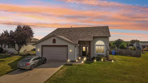 605 Autumn Crst, Watertown, WI 53094