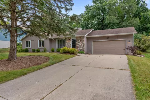 809 Crescent, Hartland, WI 53029