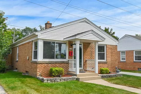 5618 N Dexter, Glendale, WI 53209