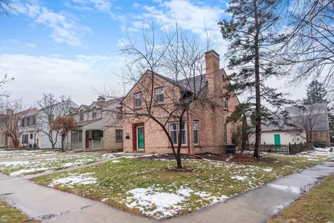 8302 Currie, Wauwatosa, WI 53213