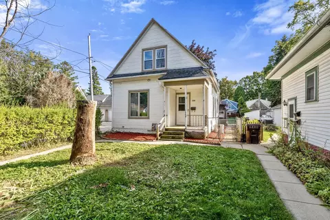 1009 Elm, South Milwaukee, WI 53172