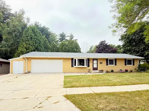 1607 Camelot, Sheboygan, WI 53081