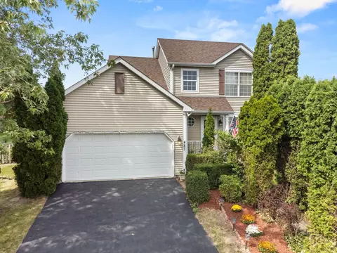 487 Valley Vw, Genoa City, WI 53128
