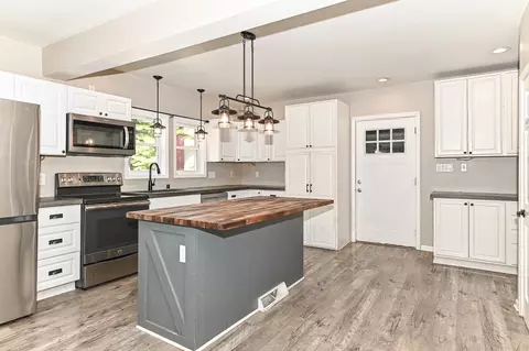 38518 Sunset, Summit, WI 53066