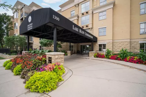 1300 N Prospect #218, Milwaukee, WI 53202