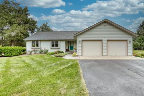 3202 N Silver Cedar, Summit, WI 53066