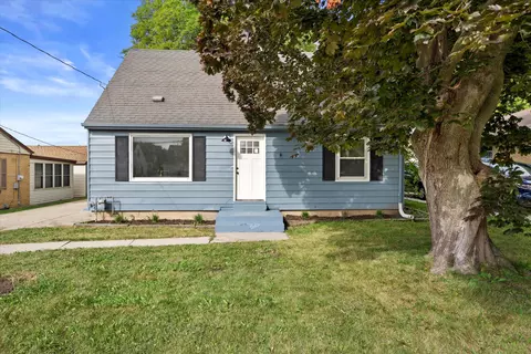 4561 S Kansas, Saint Francis, WI 53235