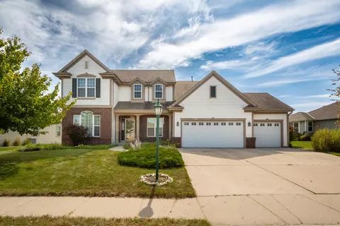 636 Cherrywood, Waterford, WI 53185