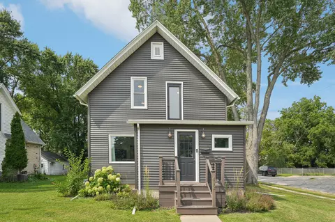 402 W 3rd, Oconomowoc, WI 53066