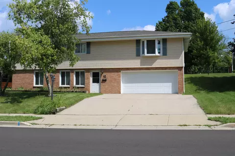 12 S High, Mayville, WI 53050
