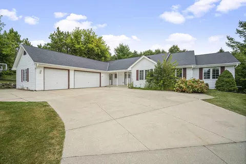 407 Morrissey, North Prairie, WI 53153