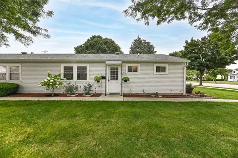 2084 W Howard, Milwaukee, WI 53221