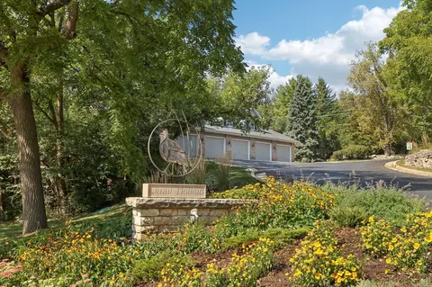 2283 Quail Holw #A, Delafield, WI 53018