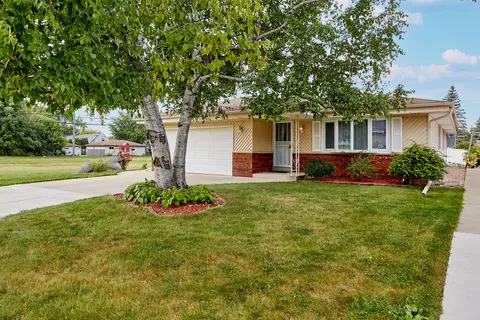 4053 S 91st, Greenfield, WI 53228