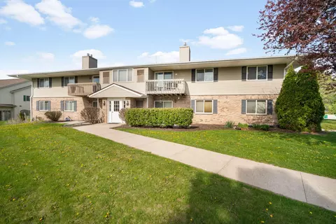 2043 Pine Rdg #G, Grafton, WI 53024