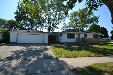 9833 W Dakota, West Allis, WI 53227