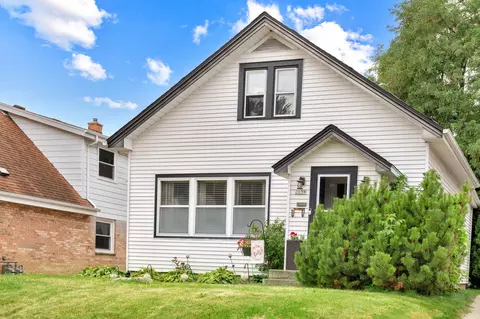 2039 S 97th, West Allis, WI 53227
