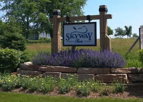 792 Skypark #LT 48, Hartford, WI 53027