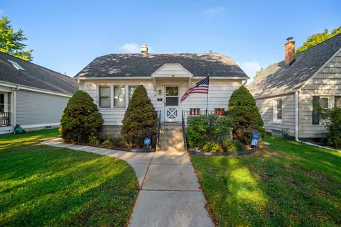2407 S 66th, West Allis, WI 53219