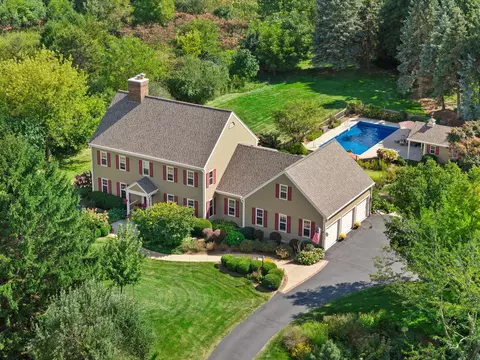 n40w33325 Woodsview, Nashotah, WI 53058