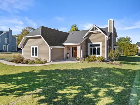 3812 W Jerelin, Franklin, WI 53132