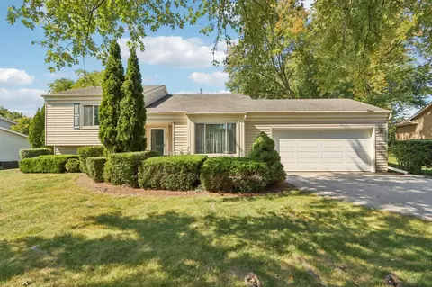 377 Briar, Pewaukee, WI 53072